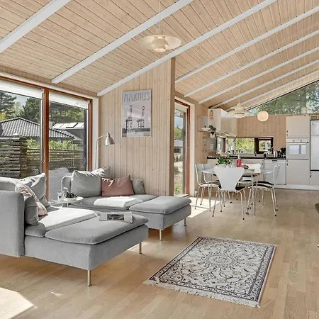 Gorgeous In Ega With Wifi Holiday home *